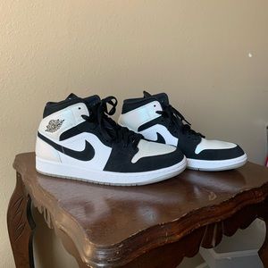 Air Jordan 1 Mid SE Diamond